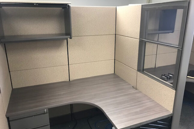 Single Cubicle W Glass Panel